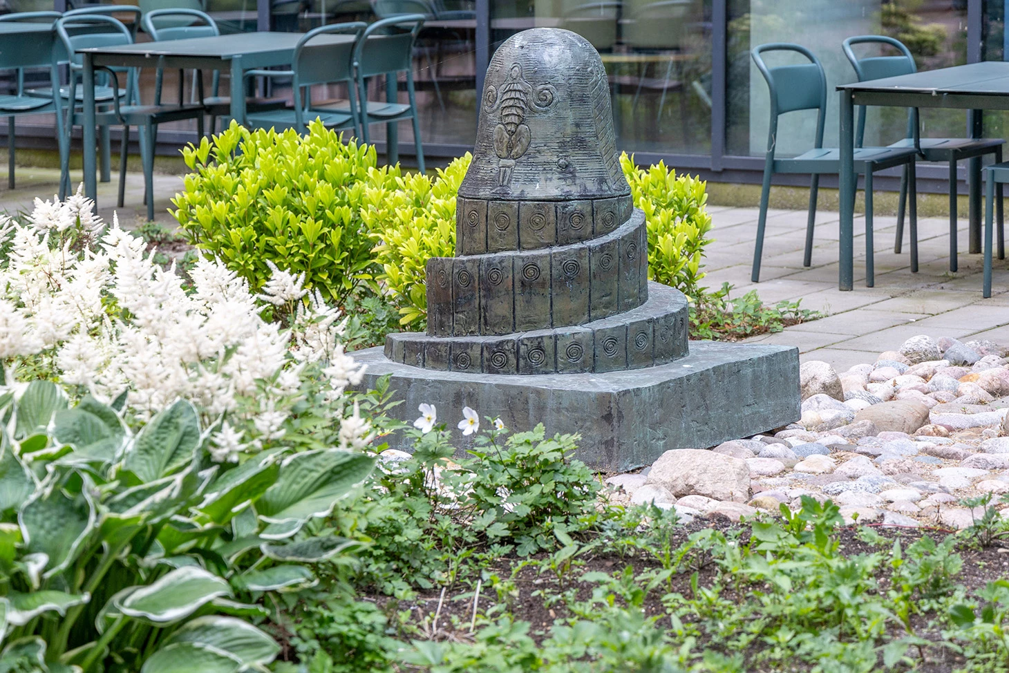 Skulptur i gårdhave