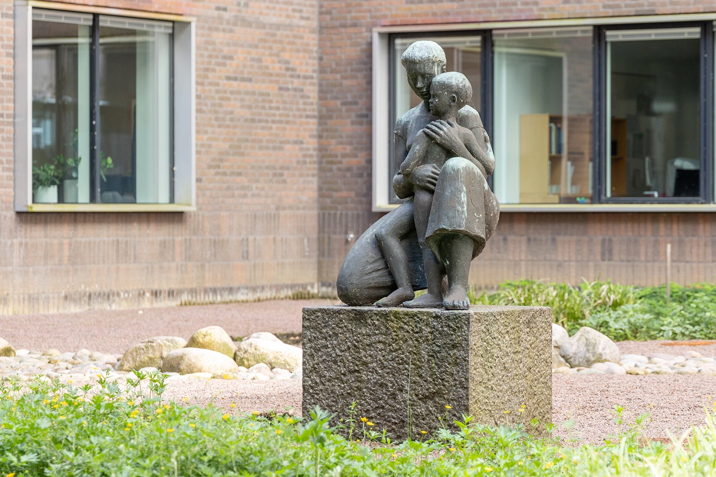 Skulptur i gårdhave