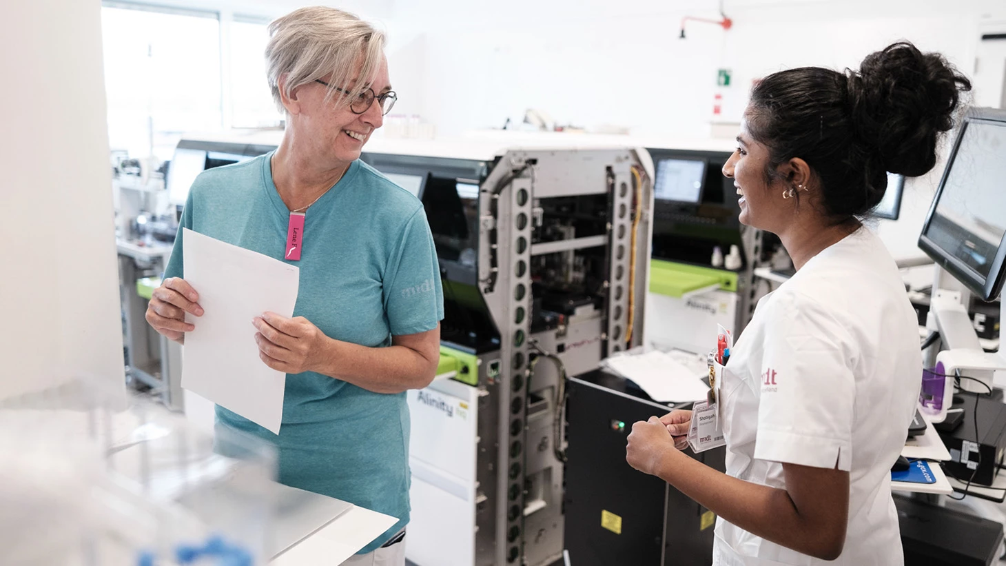 To sundhedspersoner taler sammen