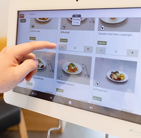 Finger peger på skærm