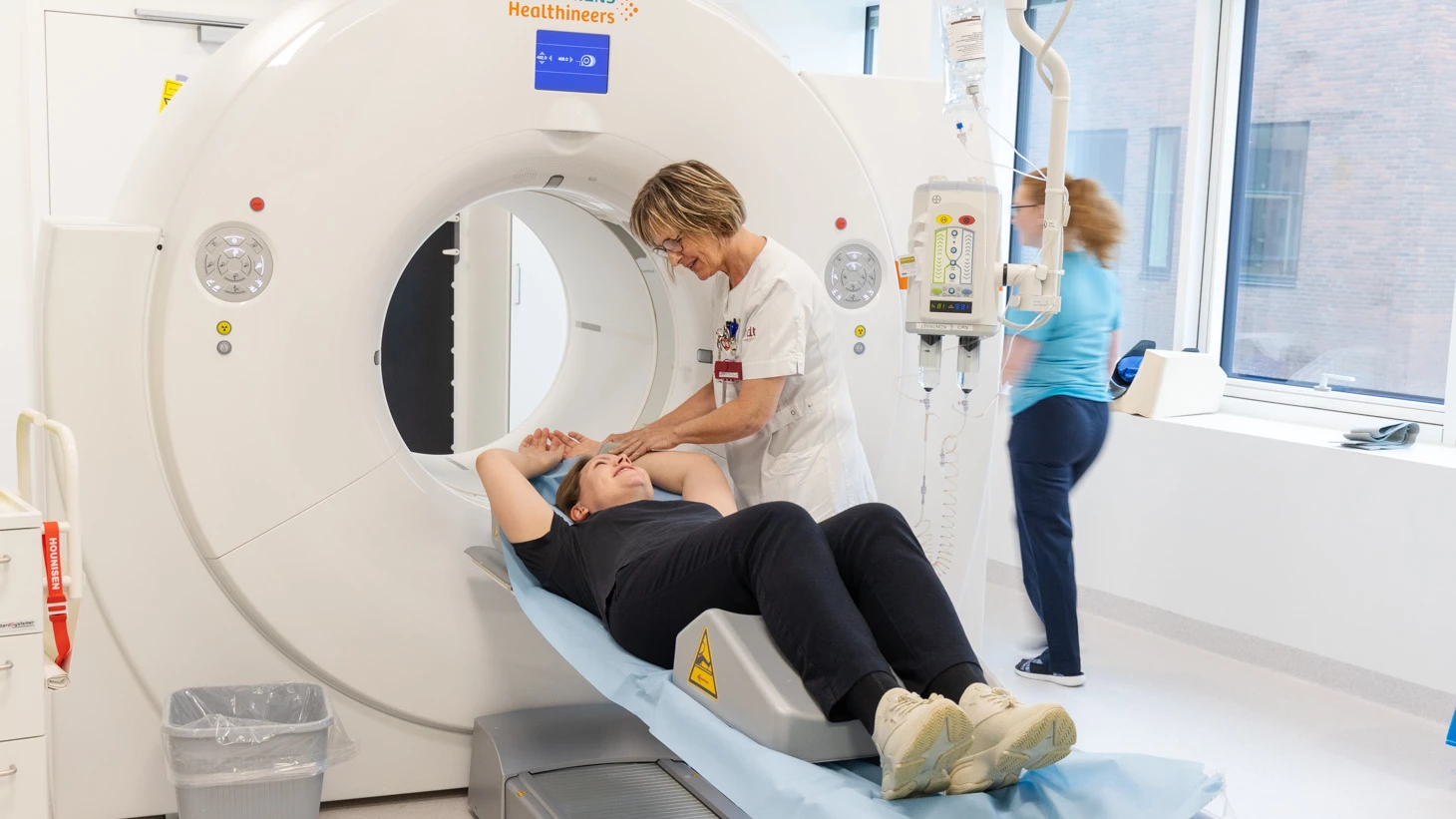 Patient på vej ind i skanner