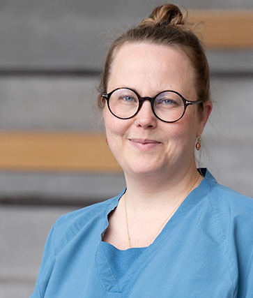 Sophie Mikkelsen blåt tøj180x212px .jpg