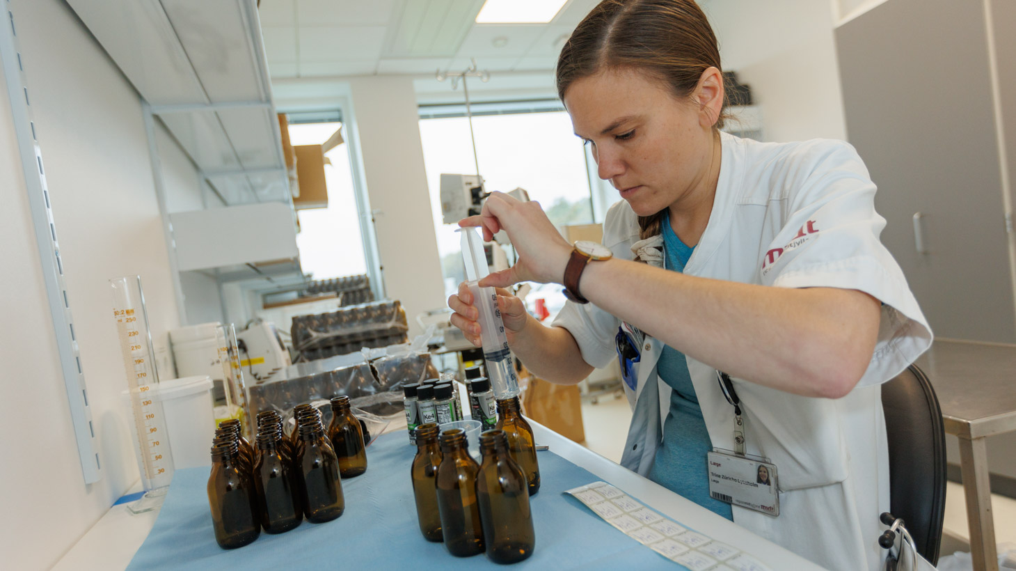 20241007_Trine Züricho Lyksholm i lab_1460px_3_E3A9181.jpg